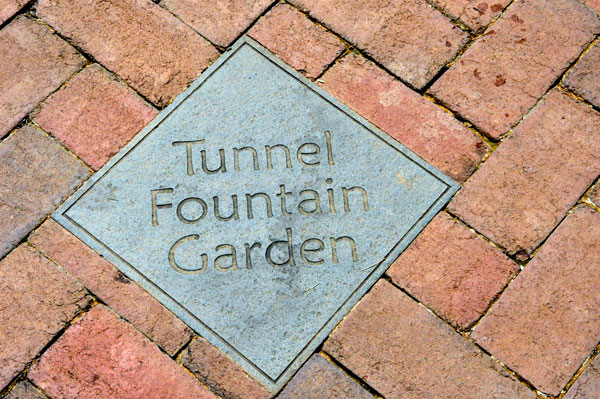 Tunnel Fountain Garden sign